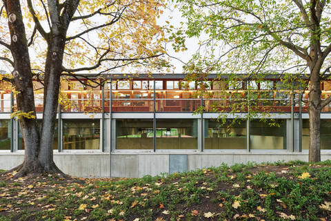 Turnhallengebäude mit Tagesstruktur - Foto: Georg Aerni